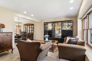 302 Chateau Dr, Buffalo Grove, IL 60089 - Photo 4