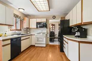 302 Chateau Dr, Buffalo Grove, IL 60089 - Photo 8