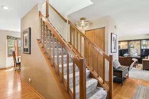 302 Chateau Dr, Buffalo Grove, IL 60089 - Photo 2