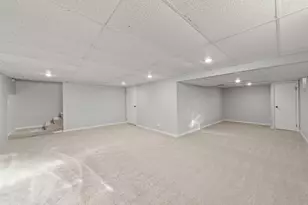 2240 Mecan Dr, Naperville, IL 60564 - Photo 26