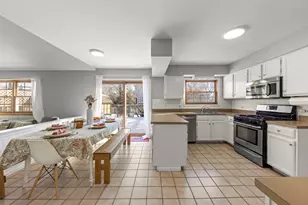 2240 Mecan Dr, Naperville, IL 60564 - Photo 6