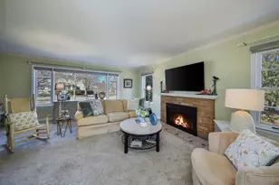 1031 N Spring St, Elgin, IL 60120 - Photo 6