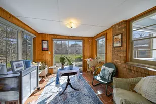 1031 N Spring St, Elgin, IL 60120 - Photo 8