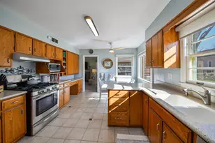 1031 N Spring St, Elgin, IL 60120 - Photo 12