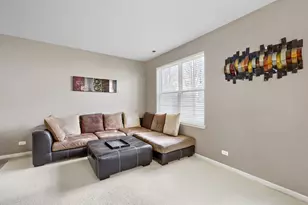 422 Victoria Ln, Elgin, IL 60124 - Photo 4