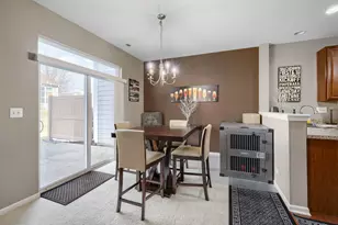 422 Victoria Ln, Elgin, IL 60124 - Photo 8