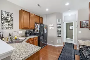 422 Victoria Ln, Elgin, IL 60124 - Photo 6