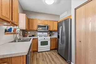 3068 Woodside Dr, Joliet, IL 60431 - Photo 10