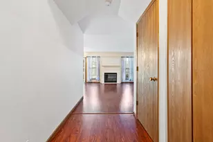 1404 W Sapphire Dr, Hoffman Estates, IL 60192 - Photo 4