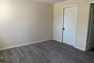 458 S Float Ave, Freeport, IL 61032 - Photo 8