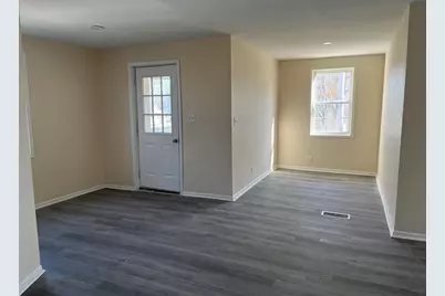 458 S Float Avenue, Freeport, IL 61032 - Photo 2