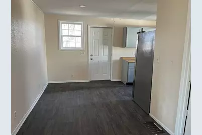 458 S Float Avenue, Freeport, IL 61032 - Photo 6