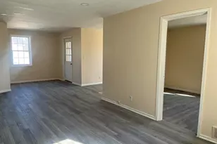 458 S Float Ave, Freeport, IL 61032 - Photo 4