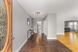 233 Seneca Ct, Bolingbrook, IL 60440 - Photo 2