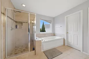 217 Sunbury Dr, Saint Charles, IL 60175 - Photo 14