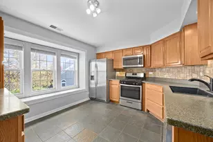 383 Wexford Ct, Carol Stream, IL 60188 - Photo 2