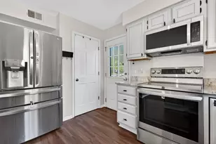 1105 Barcroft Ct, Naperville, IL 60540 - Photo 10