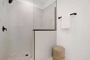 5630 N Broadway St, Chicago, IL 60660 - Photo 16