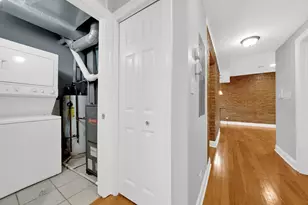 2256 W Arthur Ave, Chicago, IL 60645 - Photo 16