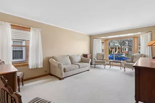 6311 N Tripp Ave, Chicago, IL 60646 - Photo 4