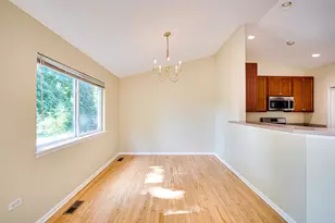 3147 Saganashkee Ln, Naperville, IL 60564 - Photo 4