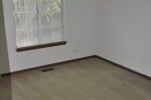 15 Whispering Dr, Streamwood, IL 60107 - Photo 20