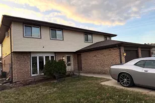 659 Terry Ct, Roselle, IL 60172 - Photo 1