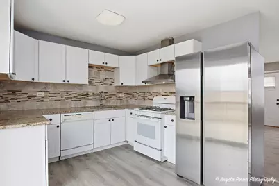 610 Larkdale Row, Wauconda, IL 60084 - Photo 6