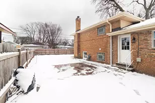 8735 Hamlin Ave, Skokie, IL 60076 - Photo 26