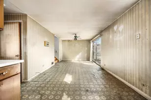 8909 Robin Dr, Des Plaines, IL 60016 - Photo 16