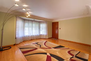 5428 W Sunnyside Ave, Chicago, IL 60630 - Photo 4