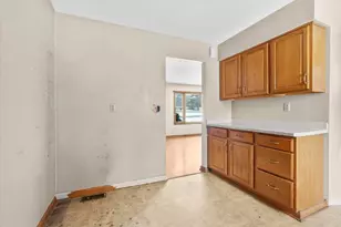 906 Lindenwood Dr, Aurora, IL 60506 - Photo 10