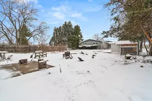 906 Lindenwood Dr, Aurora, IL 60506 - Photo 12