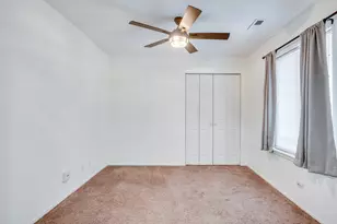 340 Springlake Ln, Aurora, IL 60504 - Photo 10