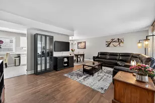 37 Monterey Dr, Vernon Hills, IL 60061 - Photo 2