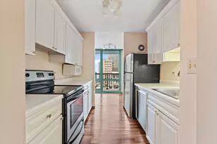 111 W Maple St, Chicago, IL 60610 - Photo 2