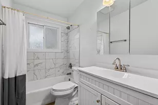 3915 Maple Ave, McHenry, IL 60050 - Photo 16