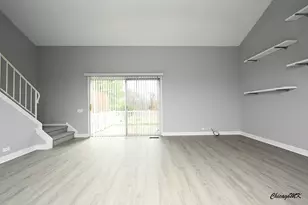 1661 College Green Dr, Elgin, IL 60123 - Photo 4