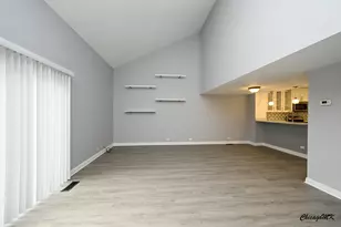 1661 College Green Dr, Elgin, IL 60123 - Photo 2