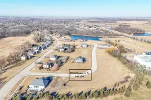 1718 Ellsworth Dr, Sycamore, IL 60178 - Photo 2