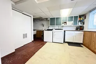 17W484 Earl Ct, Darien, IL 60561 - Photo 16