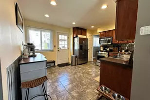 17W484 Earl Ct, Darien, IL 60561 - Photo 4