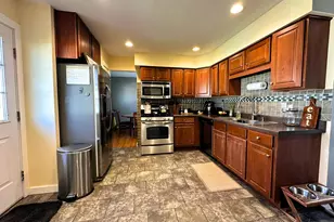 17W484 Earl Ct, Darien, IL 60561 - Photo 2