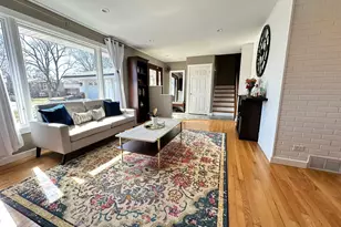 17W484 Earl Ct, Darien, IL 60561 - Photo 6