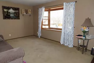 509 Silbury Ct, McHenry, IL 60050 - Photo 2