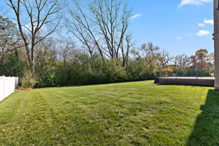 18309 Carrington Dr, Hazel Crest, IL 60429 - Photo 6