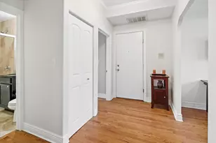 7035 N Greenview Ave, Chicago, IL 60626 - Photo 2