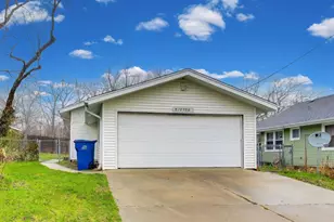 18304 W Grand Dr, Grayslake, IL 60030 - Photo 2