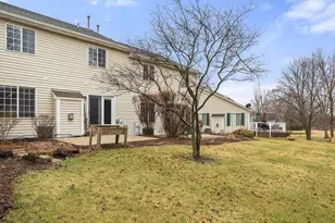 352 Normandie Dr, Sugar Grove, IL 60554 - Photo 2