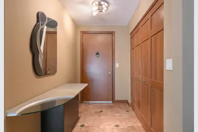 153 Pointe Drive #201, Northbrook, IL 60062 - Photo 4